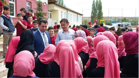 Milli Eğitim Müdürümüz Ebubekir Sıddık Savaşçı, Zeki Hayran Hafızlık İmam Hatip Ortaokulunu Ziyaret Etti.