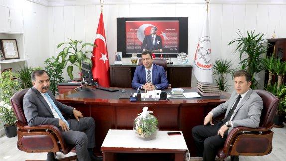 Türk Eğitim-Sen Sivas Şube Başkanı Nuri Eryıldız ve Yönetim Kurulu Üyeleri Milli Eğitim Müdürümüz Ebubekir Sıddık Savaşçıyı Ziyaret Etti