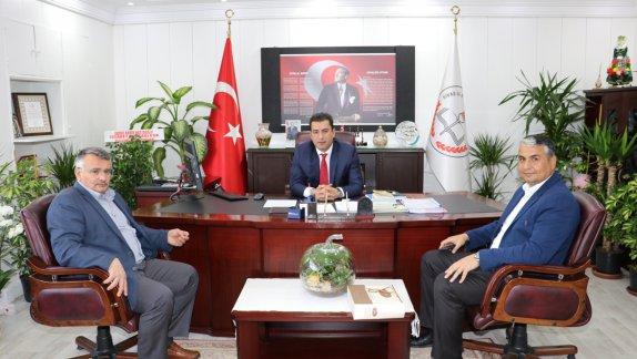 Sosyal Güvenlik Kurumu İl Müdürü Kadir Boztepe ve Sivas Ticaret Borsası Başkanı Abdulkadir Hastaoğlu, Milli Eğitim Müdürümüz Ebubekir Sıddık Savaşçıyı Ziyaret Etti