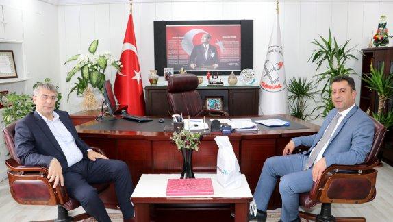 Türk Telekom İl Müdürü Hüseyin Genç, Mili Eğitim Müdürümüz Ebubekir Sıddık Savaşçıyı Ziyaret Etti