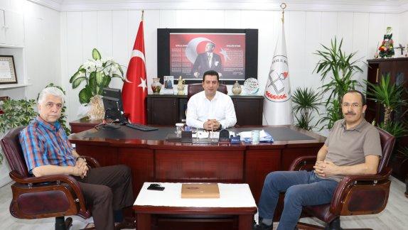 SRT Yönetim Kurulu Başkanı Ahmet Hasdemir ve Program Yapımcısı Nihat Bulut, Milli Eğitim Müdürümüz Ebubekir Sıddık Savaşçıyı Ziyaret Etti