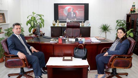 Vali Yardımcısı Yeliz Yıldızhan, Milli Eğitim Müdürümüz Ebubekir Sıddık Savaşçıyı Ziyaret Etti.