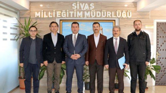 YediHilal Derneği Sivas Şube Başkanı Murat Köse ve Yönetim Kurulu Üyeleri, Milli Eğitim Müdürümüz Ebubekir Sıddık Savaşçıyı Ziyaret Etti.