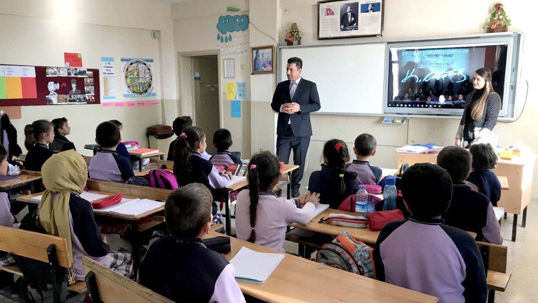 Milli Eğitim Müdürümüz Ebubekir Sıddık Savaşçı, Merkeze Bağlı Hanlı Köyü Şehit Harun Deveci Ortaokulunu Ziyaret Etti.