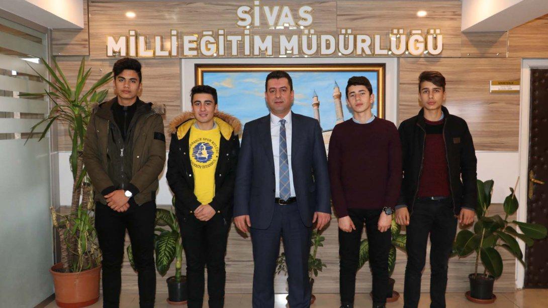 Sivas Anadolu İmam Hatip Lisesi Öğrenci Meclisi Başkanı Yakup Korkmaz ve Öğrenci Arkadaşları Milli Eğitim Müdürümüz Ebubekir Sıddık Savaşçıyı Ziyaret Etti. 