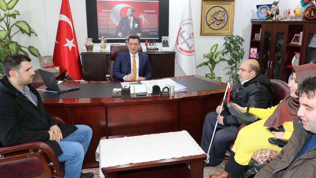 Eğitim Bir-Sen Engelliler Komisyonu Başkanı Selman Devecioğlu ve Komisyon Üyeleri Milli Eğitim Müdürümüz Ebubekir Sıddık Savaşçıyı Ziyaret Etti.