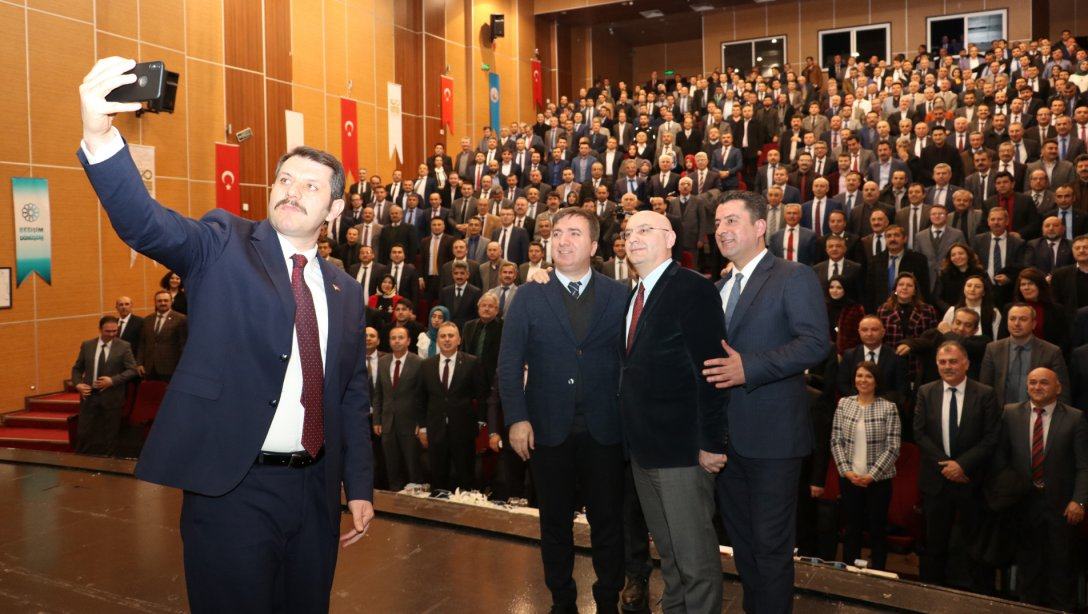 Valimiz Salih Ayhan ve MEB Bürokratları, Sultanşehir Sivas Eğitim Buluşmaları Programında Okul Müdürleri İle Bir Araya Geldi.