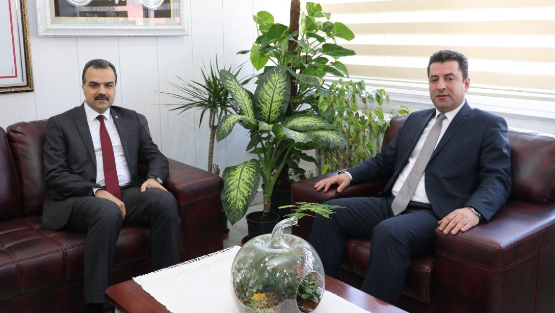 Alperen Ocakları Genel Başkanı Murat Aslan, Milli Eğitim Müdürümüz Ebubekir Sıddık Savaşçıyı Ziyaret Etti.