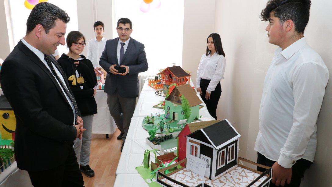 Recep Handan Ortaokulunda Okullararası Görsel Sanatlar ve Teknoloji Tasarım Sergisi Açıldı.