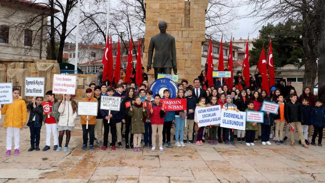 Milli Eğitim Müdürümüz Ebubekir Sıddık Savaşçı, 23 Nisan Ulusal Egemenlik ve Çocuk Bayramı Dolayısıyla Atatürk Anıtına Çelenk Sundu.