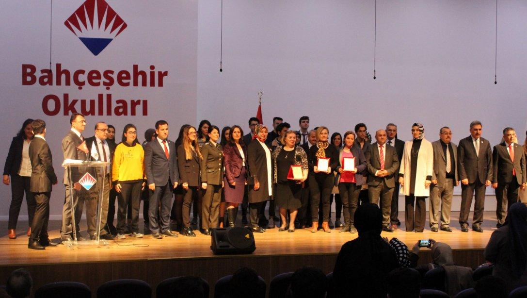 MEB Hami Projesi Kapsamında Milli Eğitim Müdürlüğümüz Koordinesinde Sivas Atatürk Anadolu Lisesi ve Bahçeşehir Koleji işbirliğinde Genç Diplomatlar Konferansı Düzenlendi.