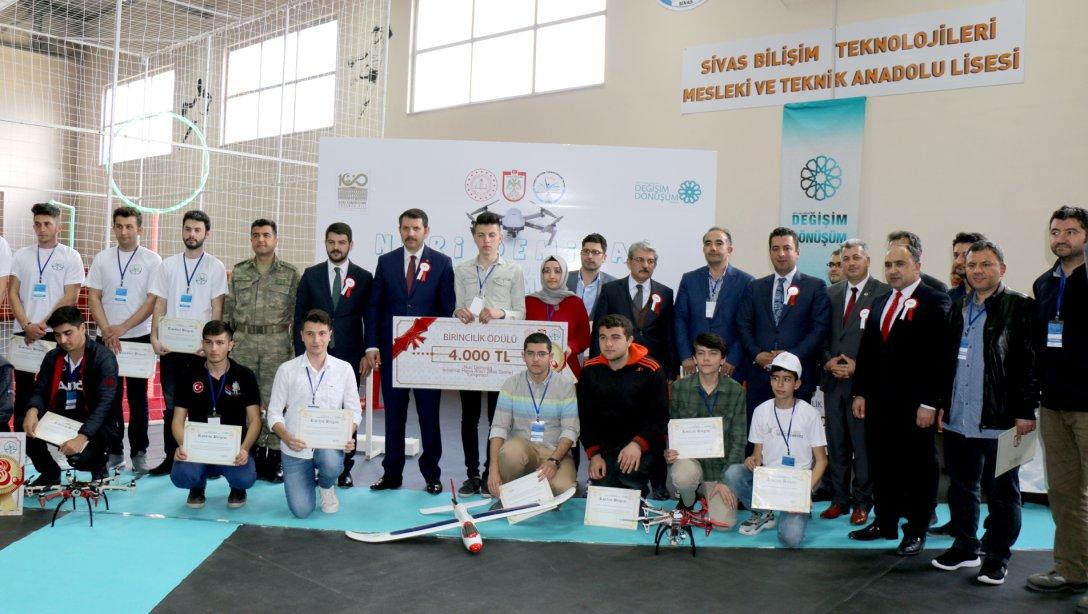 Nuri Demirağ İnsansız Hava Aracı (İHA) Yarışmasında Dereceye Giren Öğrenciler Ödüllendirildi.