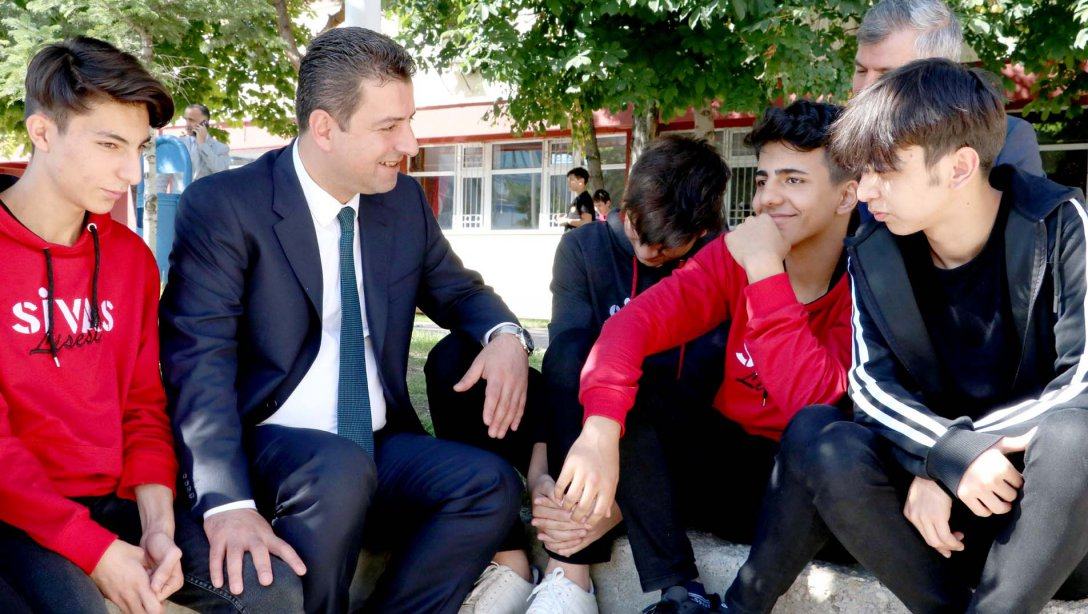 Milli Eğitim Müdürümüz Ebubekir Sıddık Savaşçı Sivas Lisesi'ni Ziyaret Etti.