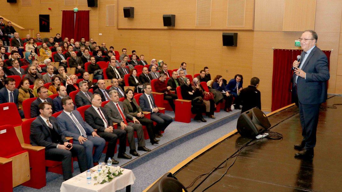 Başkent Üniversitesi Öğretim Görevlisi Prof. Dr. Servet Özdemir, Sivas'ta Okul Müdürleri ve Rehber Öğretmenlere Yönelik 