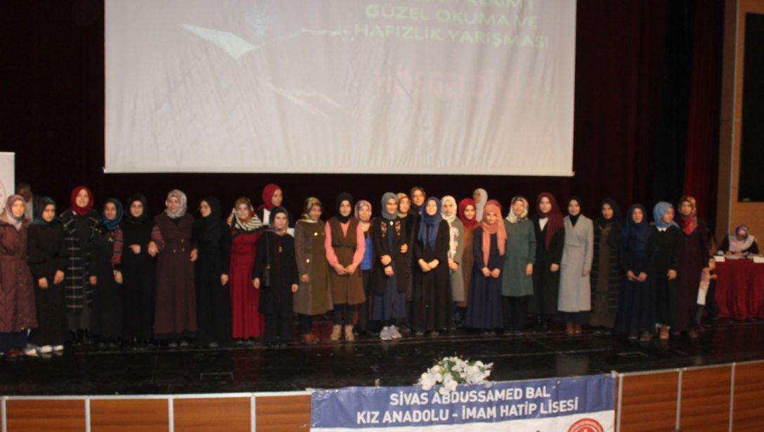 Sivas'ta İmam Hatip Lise ve Ortaokulları Arasında Hafızlık ve Kur'an-ı Kerim'i Güzel Okuma Yarışmaları Düzenlendi.