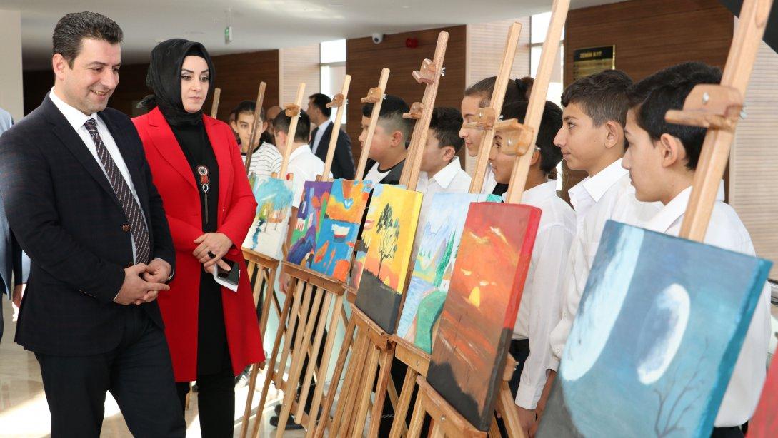 Lütfi Fikret Tuncel Ortaokulu Öğrencileri Sanat Sivas Projesi Kapsamında Aşık Veysel'i Anma Programı Düzenledi.