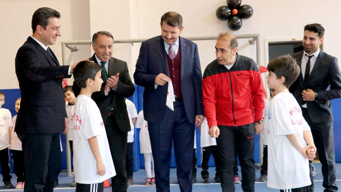 Sivas Valiliği himayesinde Milli Eğitim Müdürlüğümüzce hayata geçirilen Spor Sivas Projesi kapsamında Geleneksel Çocuk Oyunları Oynamaya Geldik Etkinliği Düzenlendi.