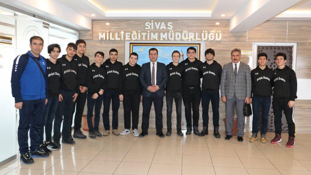 Selçuk Anadolu Lisesi Şampiyon Basketbol Takımı, Milli Eğitim Müdürümüz Ebubekir Sıddık Savaşçı'yı Ziyaret Etti.