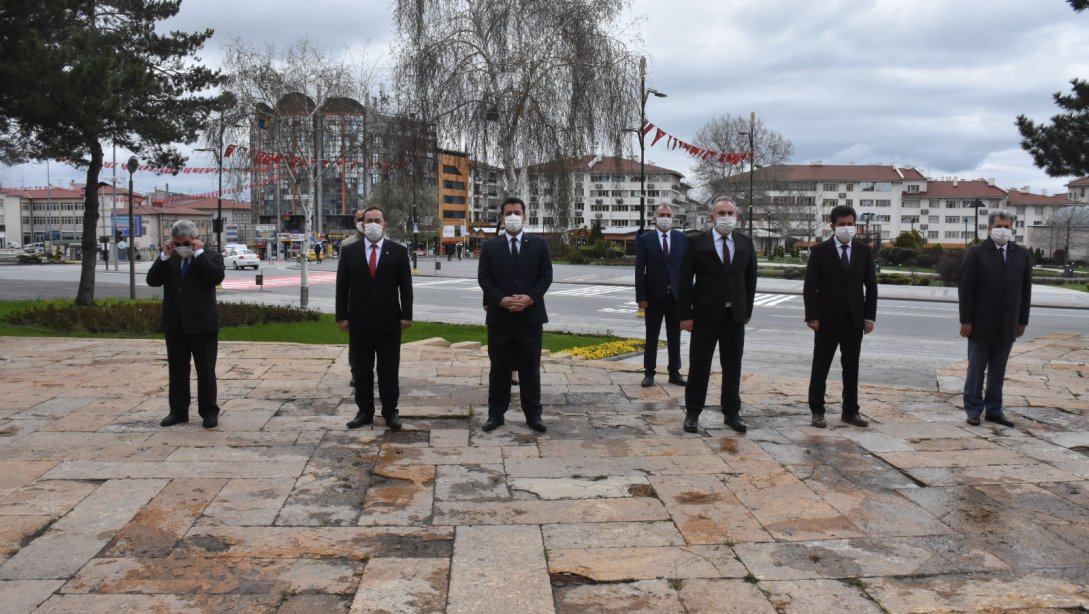 23 Nisan Ulusal Egemenlik ve Çocuk Bayramı Dolayısıyla Atatürk Anıtı'nda Tören Düzenlendi.