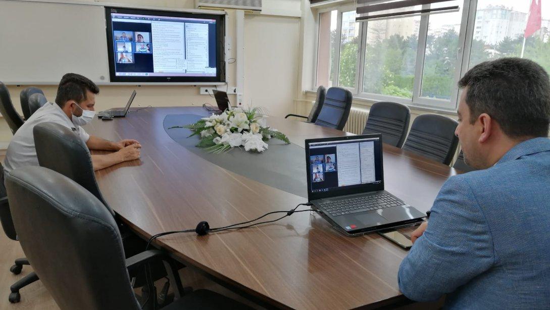Milli Eğitim Müdürümüz Ebubekir Sıddık Savaşçı, öğrencilerle Video Konferas Sistemi (VKS) Üzerinden Sohbet Etti.