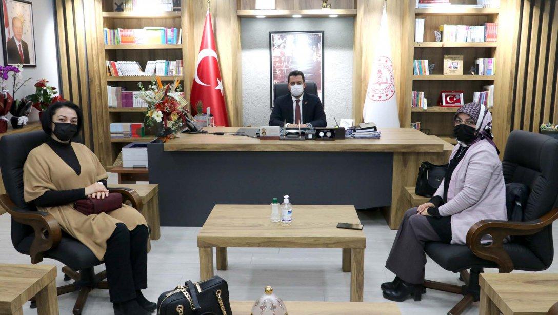 Memur-Sen Kadınlar Komisyonu Başkanı Güner Türker, Komisyon Üyeleri İle Birlikte 