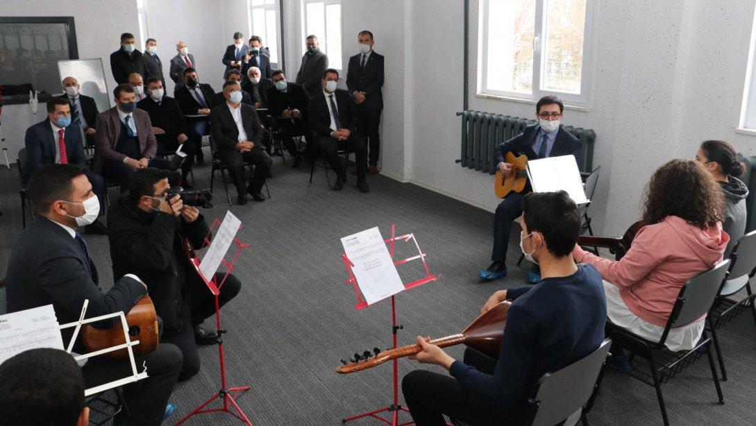 İmranlı Halk Eğitim Merkezi Bünyesinde Oluşturulan Müzik, Dikiş-Nakış, Bilgisayar ve Okuma-Yazma Atölyelerinin Açılışı Gerçekleştirildi.