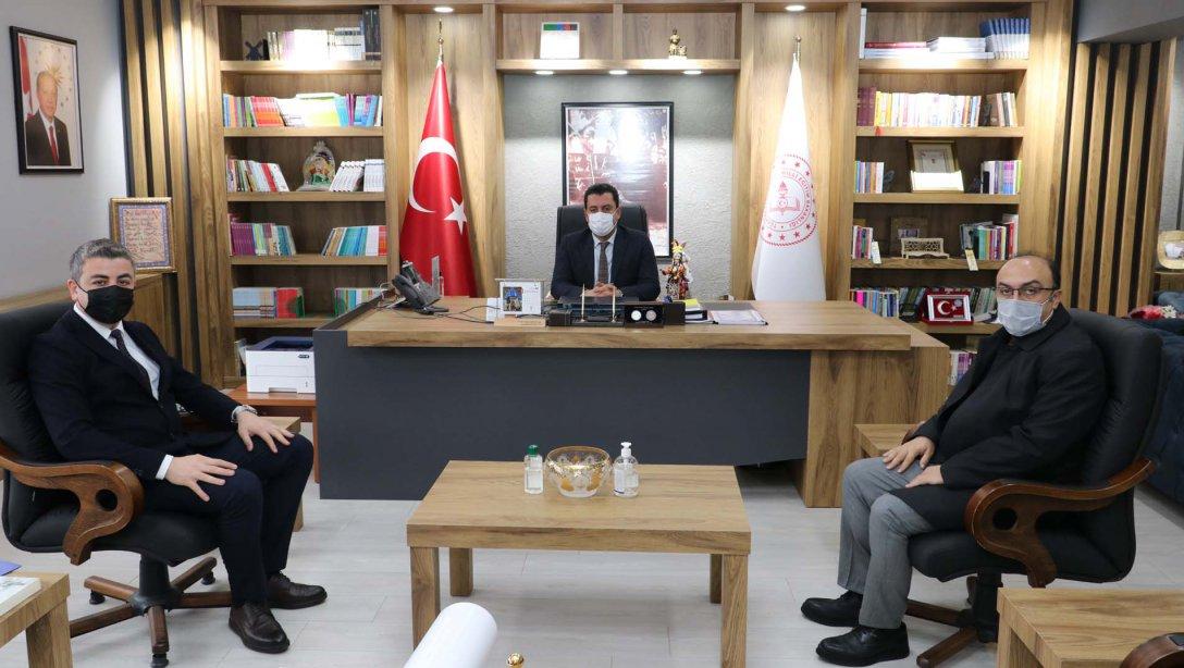 Bahçeşehir Koleji Sivas 4 Eylül Kampüsü Müdürü Yasin Ziya Gürsan, Kolej Yöneticileri İle Birlikte Milli Eğitim Müdürümüz Ebubekir Sıddık Savaşçı'yı Ziyaret Etti. 