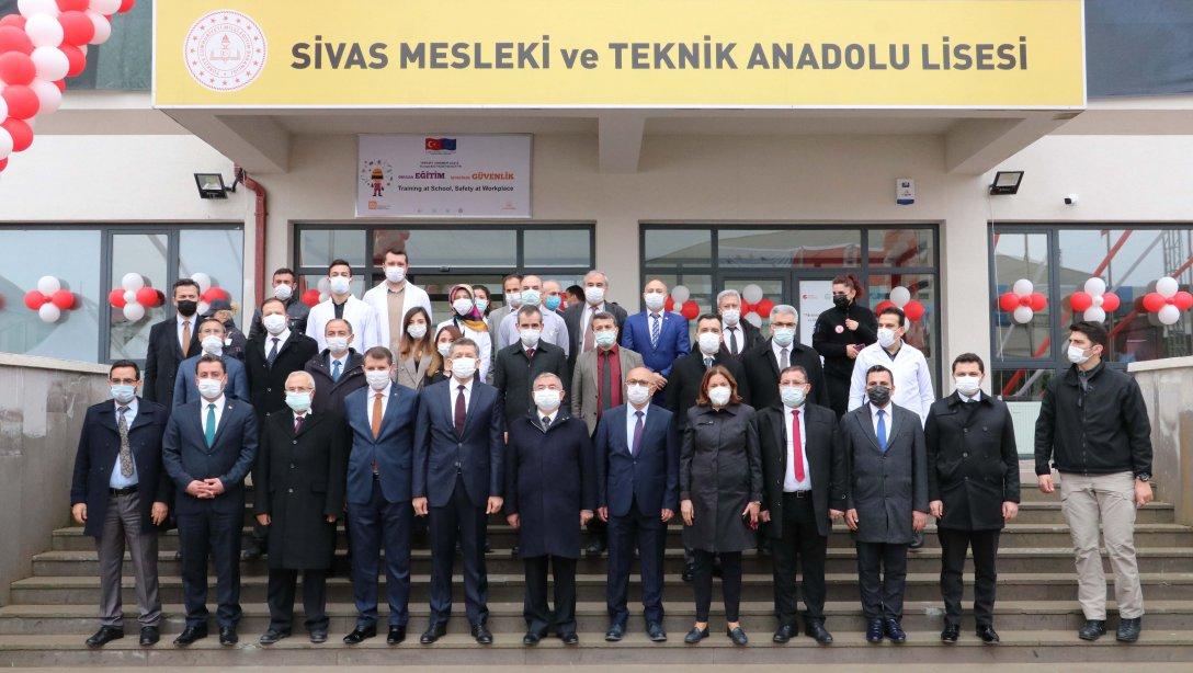 Milli Eğitim Bakanı Ziya Selçuk, Sivas'ta Yapımı Tamamlanan Eğitim Yatırımlarının Toplu Açılış Törenine Katıldı.