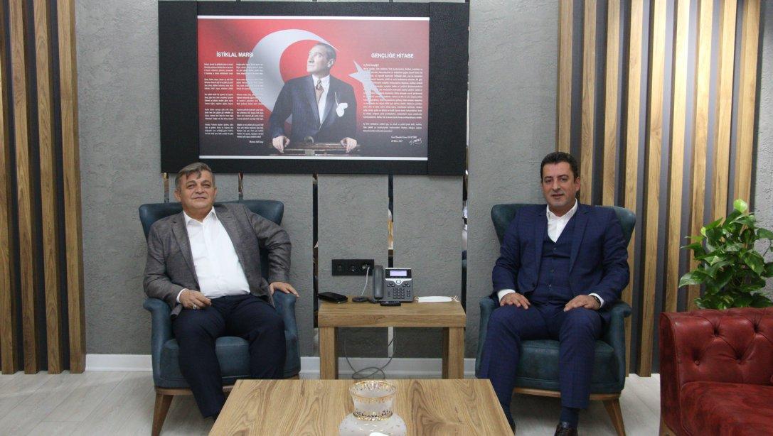 Sivas Emniyet Müdürü Burhan Akçay, Milli Eğitim Müdürümüz Ebubekir Sıddık Savaşçı'yı Ziyaret Etti.