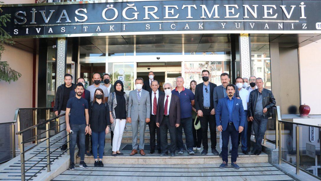 Milli Eğitim Müdürümüz Ergüven Aslan, Sivas'taki Yerel ve Ulusal Basın Kuruluşlarının Temsilcileri İle Tanışma Programında Bir Araya Geldi.