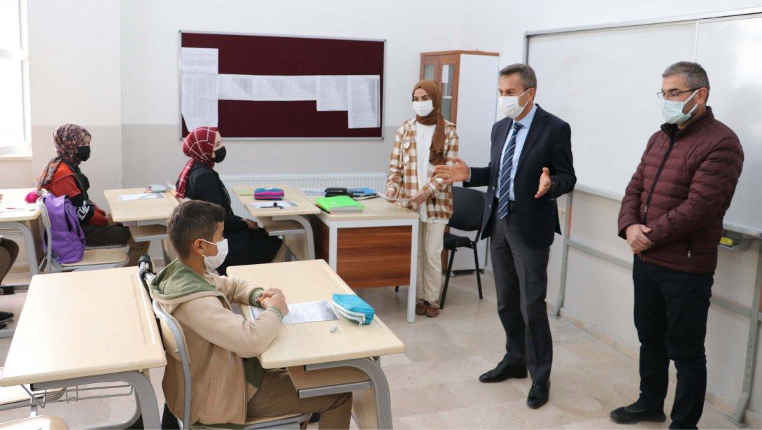 Millî Eğitim Müdürümüz Ergüven Aslan, Altınyayla'da Okulları Ziyaret Etti.