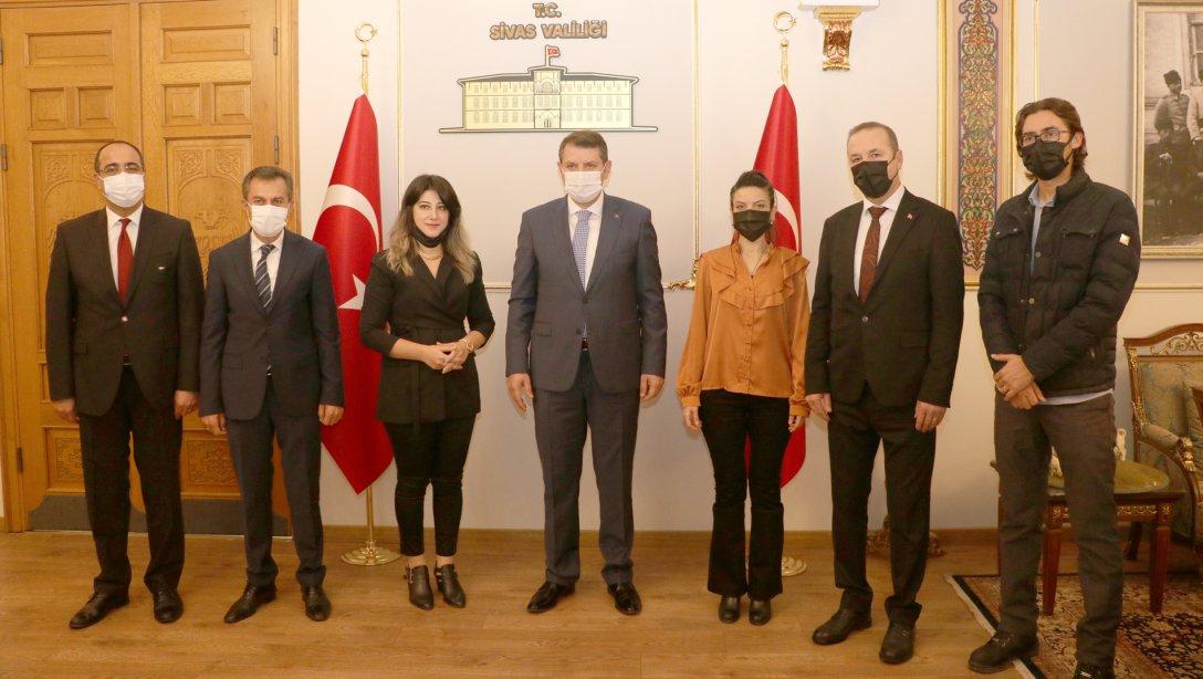 Şehit Furkan Peker Anadolu Lisesi öğretmenleri, 24 Kasım Öğretmenler Günü dolayısıyla Valimiz Salih Ayhan'ı ziyaret etti.