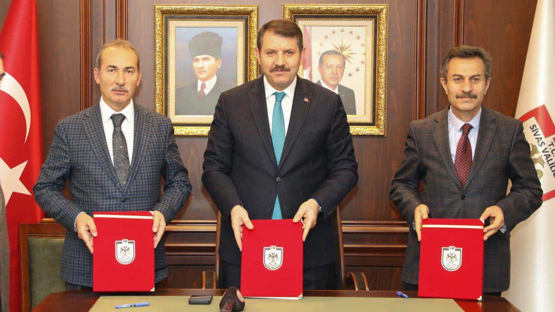 Millî Eğitim Müdürlüğümüz ile Cumhuriyet Üniversitesi İletişim Fakültesi arasında eğitimde işbirliği protokolü imzalandı.