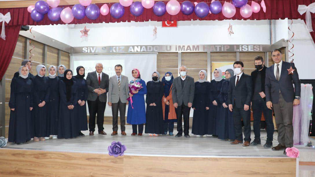 Sivas Kız Anadolu İmam Hatip Lisesinde Miraç Kandili Programı düzenlendi.