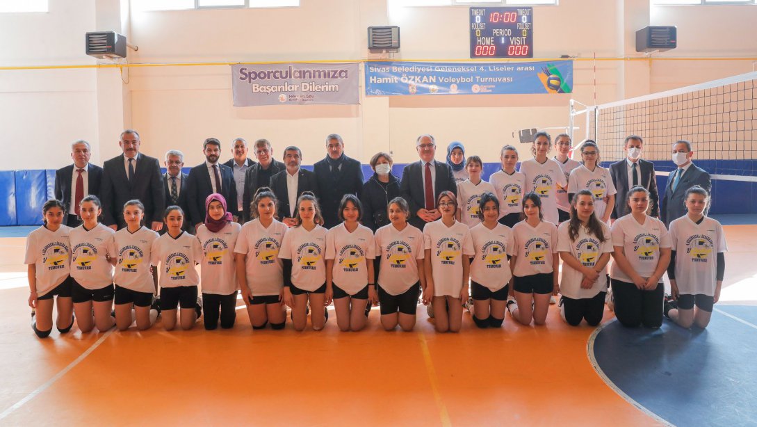 Sivas Belediyesi ile Millî Eğitim Müdürlüğümüz işbirliğinde düzenlenen Liseler Arası Hamit Özkan Voleybol Turnuvası başladı.
