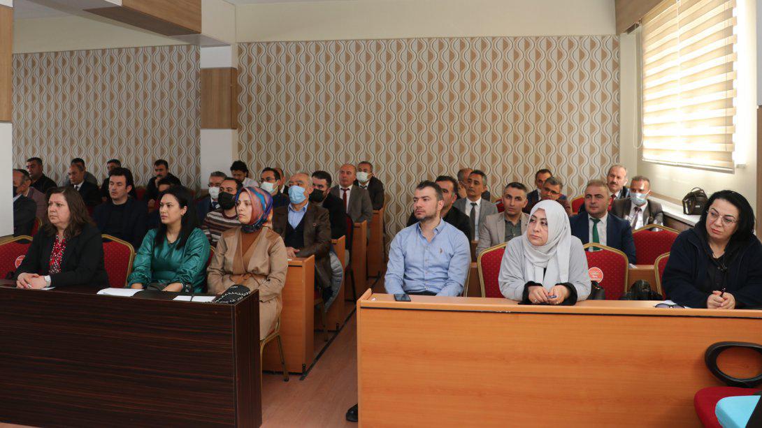 Sivas'ta, MEB Öğretmen Yetiştirme ve Geliştirme Genel Müdürlüğü Programı kapsamında düzenlenen YÖGEP Seminerleri devam ediyor.