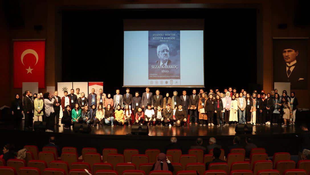 Anadolu Mektebi Yazar Okumaları Projesi kapsamında Sivas'ta, Sezai Karakoç Paneli düzenlendi.