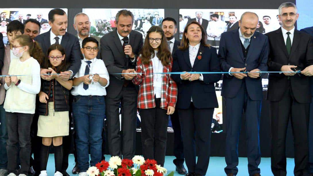 Millî Eğitim Bakanı Mahmut Özer, BİLSEM'lerin Altyapısının Güçlendirilmesi Projesi kapsamında oluşturulan atölyelerin açılışına katıldı. Sivas BİLSEM Nuri Demirağ Savunma Sistemleri Atölyesi'nin açılışı ise canlı bağlantı ile gerçekleştirildi.
