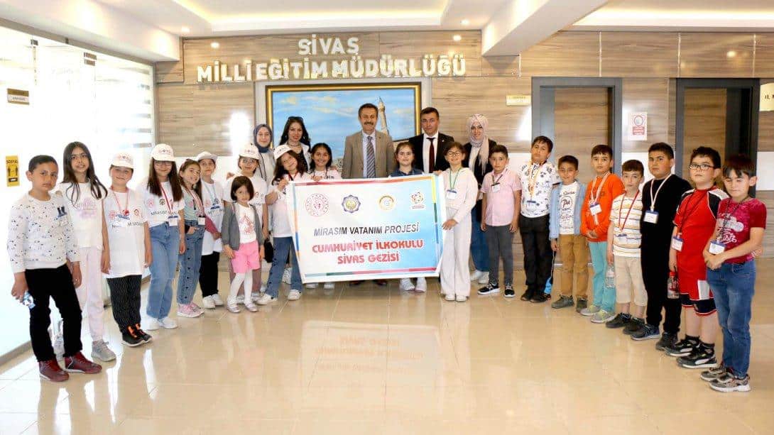 Gürün Cumhuriyet İlkokulu öğrencileri, Millî Eğitim Müdürümüz Ergüven Aslan'ı ziyaret etti.