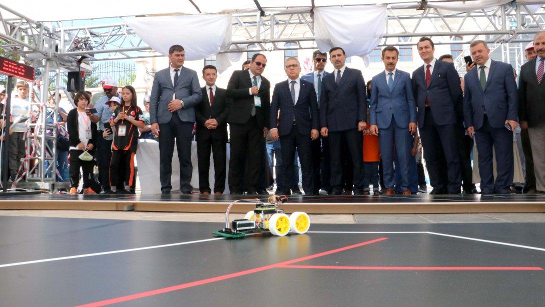Uluslararası Sivas Robot Yarışması, takdir topladı.