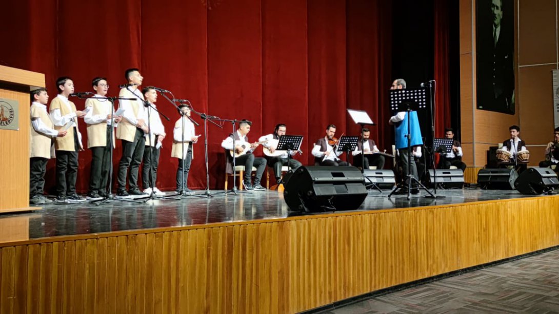 Zeki Hayran İmam Hatip Ortaokulu öğrencileri ilahi konseri verdi.