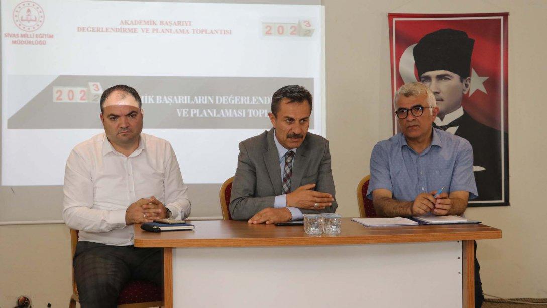 Sivas'ta, mesleki eğitim alanında yürütülen çalışmalar, meslek liselerinin başarı durumu, 2022-2023 Eğitim-Öğretim Yılı plan ve hedefleri, değerlendirme toplantısında ele alındı.
