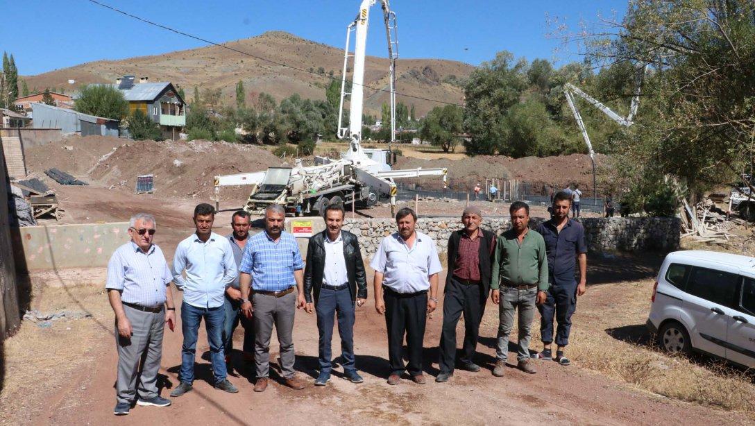 Millî Eğitim Müdürümüz Ergüven Aslan, Kurtlapa Köyünü ziyaret ederek yapımı devam eden okul inşaatında incelemelerde bulundu.