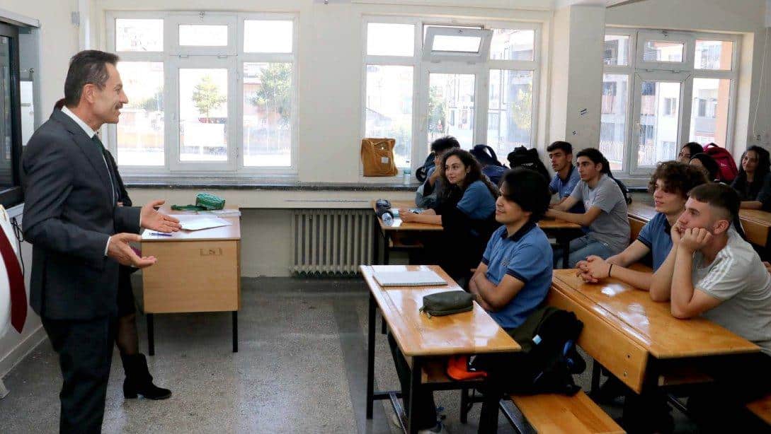 Millî Eğitim Müdürümüz Ergüven Aslan, 2022-2023 Eğitim-Öğretim Yılının ilk gününde okulları ziyaret ederek yeni eğitim-öğretim yılı hazırlıklarını yerinde inceledi.