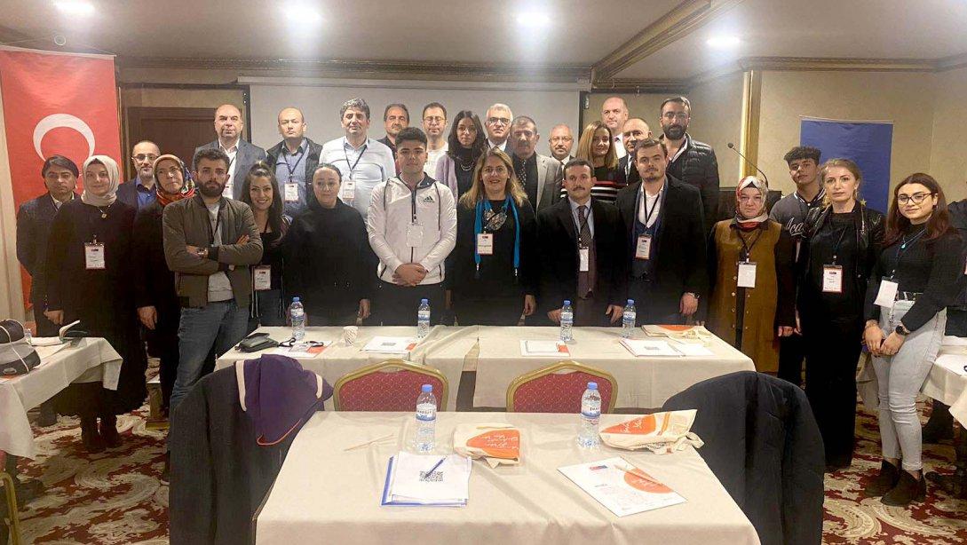 Sivas'ta, METEK-III Projesi kapsamında yürütülen faaliyetler ve e-mezun sistemi konusunda bilgilendirme toplantısı düzenlendi.