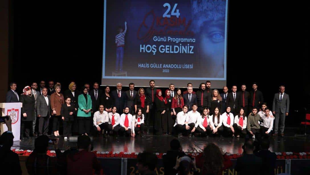 Sivas'ta 24 Kasım Öğretmenler Günü dolayısıyla kutlama programı düzenlendi.