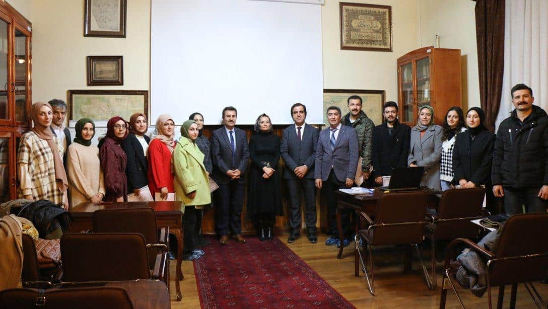 Sivas Halk Eğitimi Merkezi tarafından düzenlenen Osmanlıca Kurslarını başarıyla tamamlayan kursiyerlere belge takdim edildi.