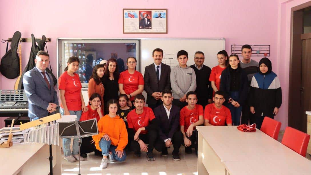 Millî Eğitim Müdürümüz Ergüven Aslan, Şube Müdürümüz Yıldırım Solak ile birlikte Ahmet Kutsi Tecer Özel Eğitim Meslek Okulunu ziyaret etti. 