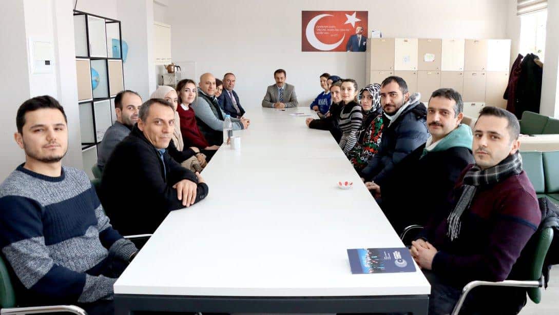  Millî Eğitim Müdürümüz Ergüven Aslan, Fatih Sultan Mehmet Ortaokulunda görev yapan öğretmenlerle bir araya geldi.