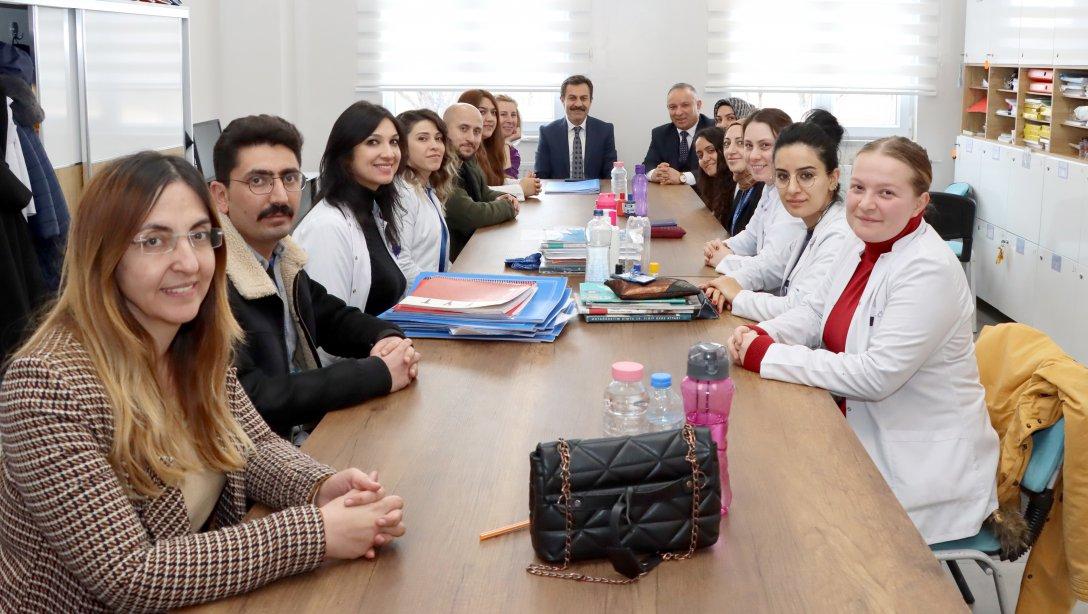 Millî Eğitim Müdürümüz Ergüven Aslan, Özel Sivas Teknokent Kolejinde görev yapan öğretmenlerle bir araya geldi.